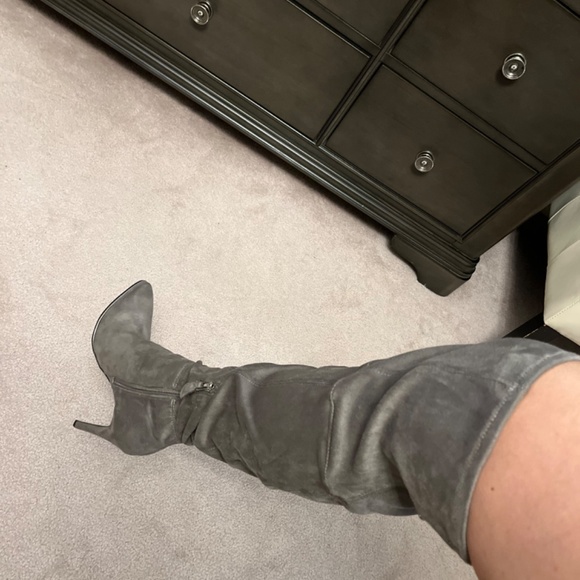 Guess faux suede over the knee 3 inch boots size 8.5 - Picture 5 of 5